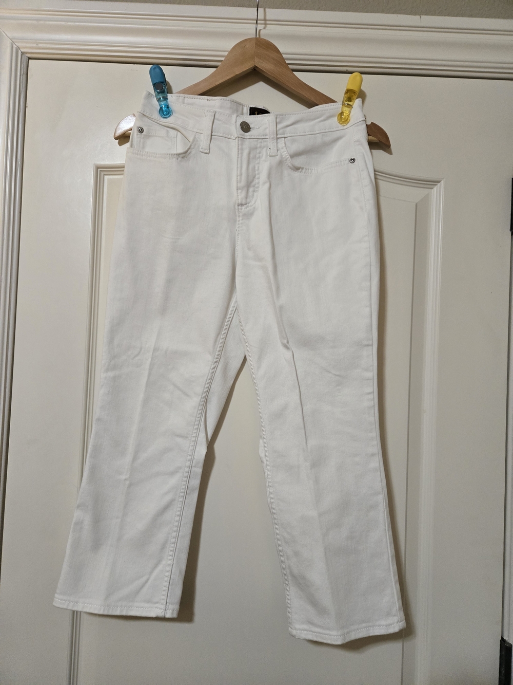 Lee Women’s White Ankle Crop Straight Jeans